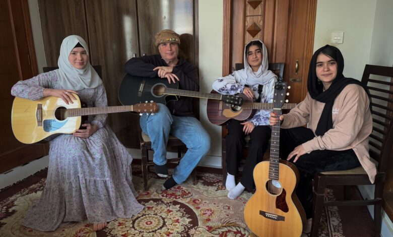 1 Guitar Girls with Lanny Cordola 1743086423