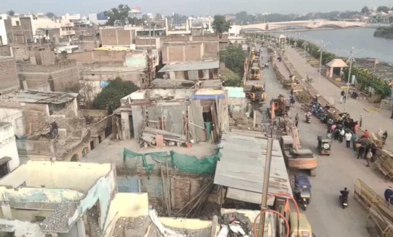 2. Nimauddin Colony built on 5.27 acre of Waqf land in Ujjain city. Owing to mismatch and in Waqf an