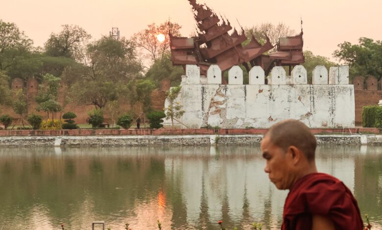 AFP 20250331 38JH8NQ v2 HighRes TopshotMyanmarThailandQuake 1743506460