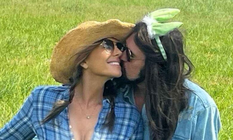 How Elizabeth Hurley and Billy Ray Cyrus Are Bonding With Each Others Kids Amid New Romance